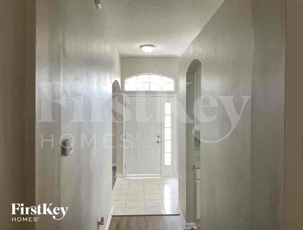 4592 Royal Port Dr - Photo 2 of 15