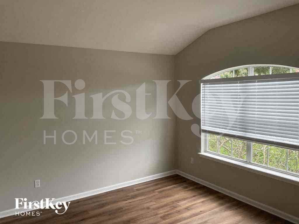 4592 Royal Port Dr - Photo 3 of 15