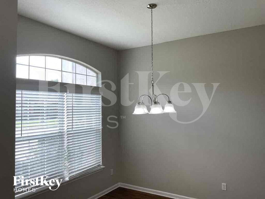 4592 Royal Port Dr - Photo 4 of 15