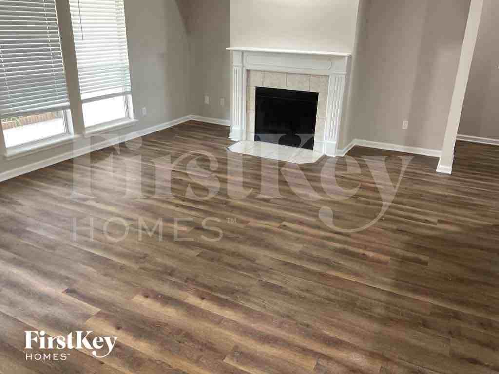 4592 Royal Port Dr - Photo 5 of 15