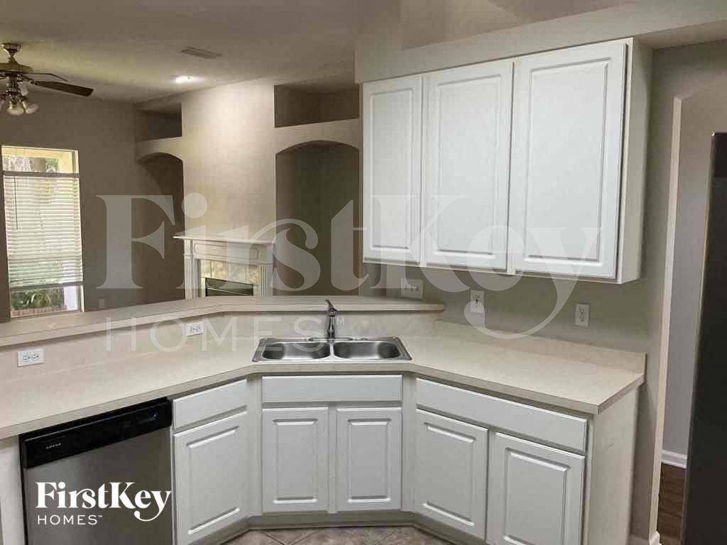 4592 Royal Port Dr - Photo 7 of 15