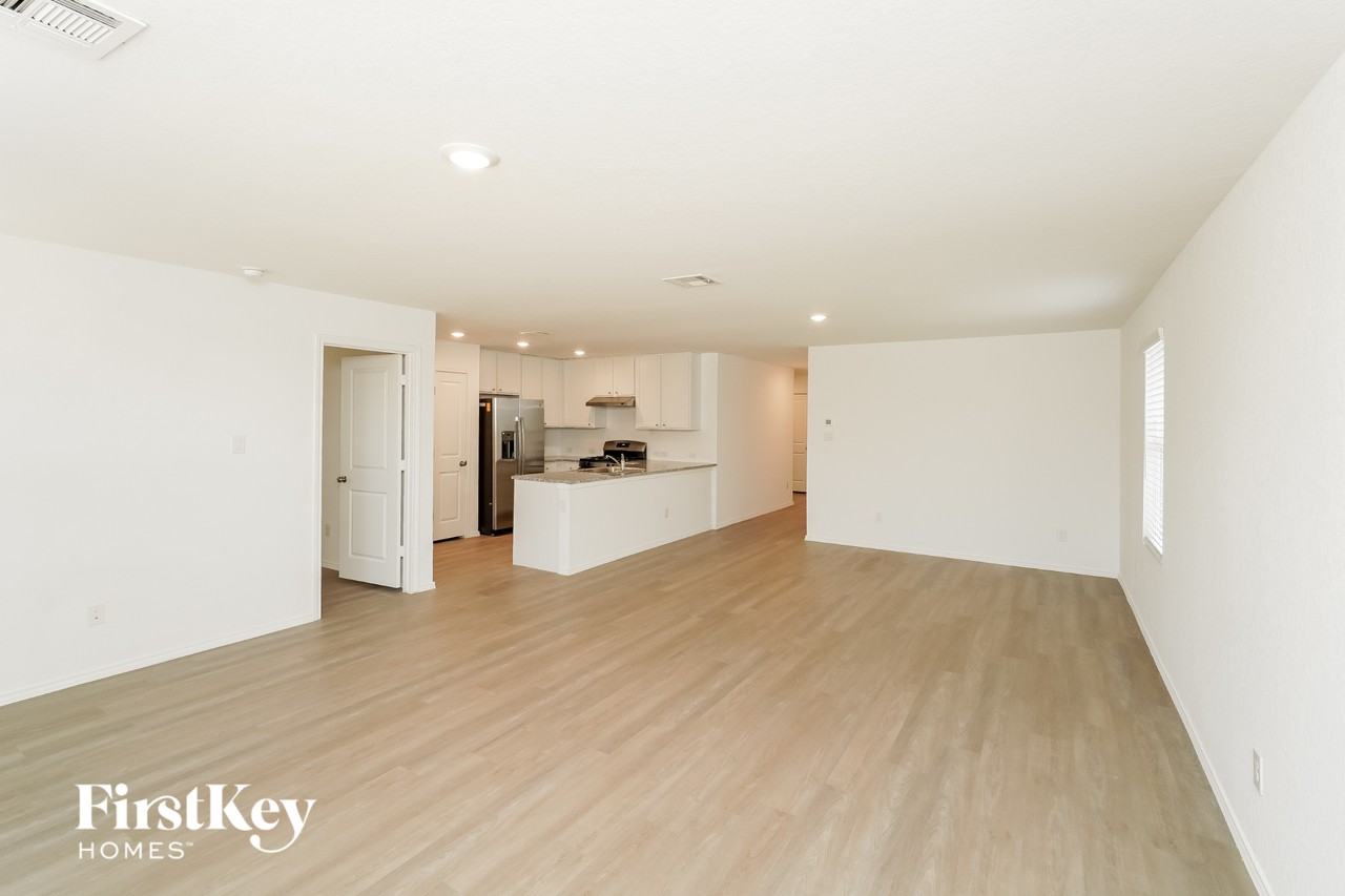 10723 Vinateros Dr - Photo 3 of 15