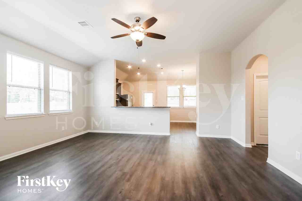 6197 White Oak Leaf Loop - Photo 3 of 18