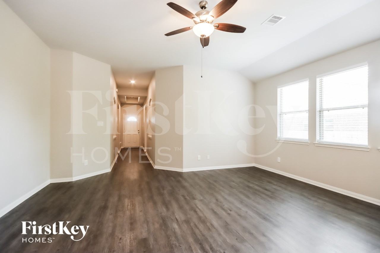 6197 White Oak Leaf Loop - Photo 5 of 18