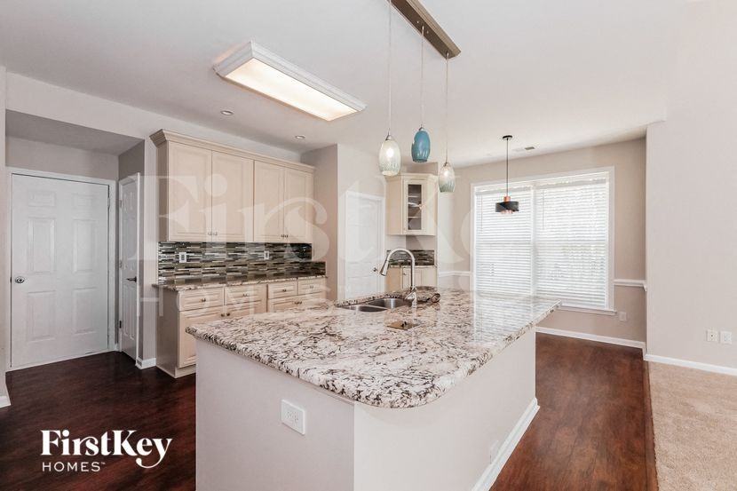 5786 Crimson Oak Ct - Photo 5 of 15