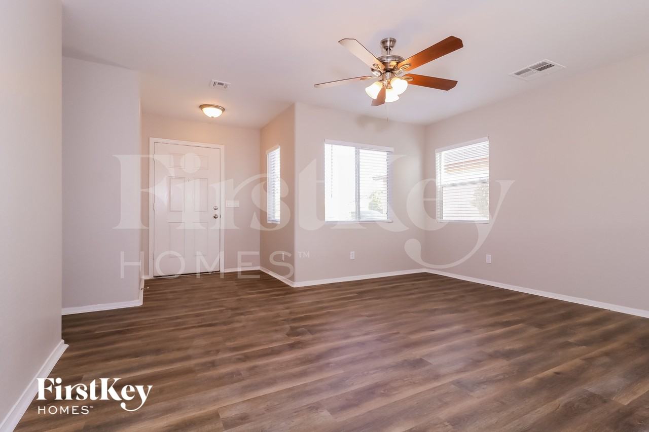 1411 S 222nd Ln - Photo 4 of 15