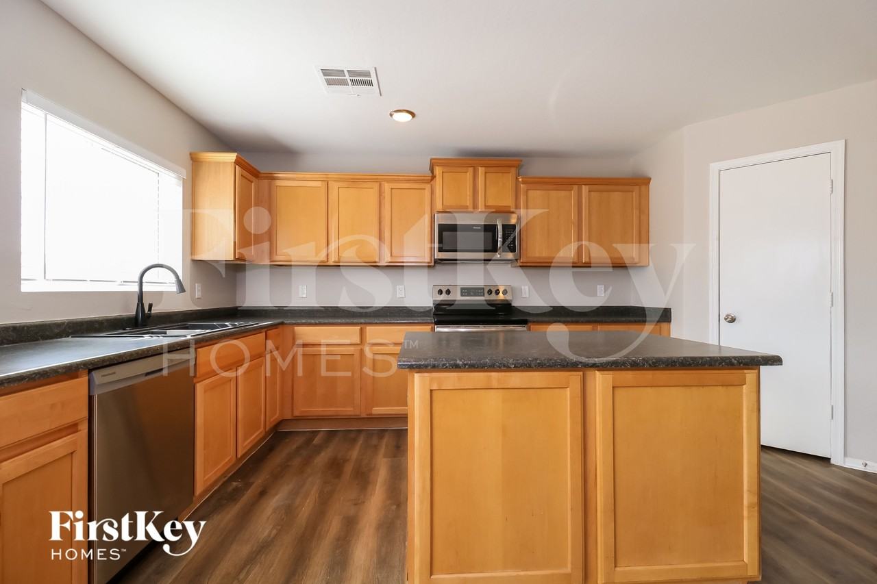1411 S 222nd Ln - Photo 6 of 15