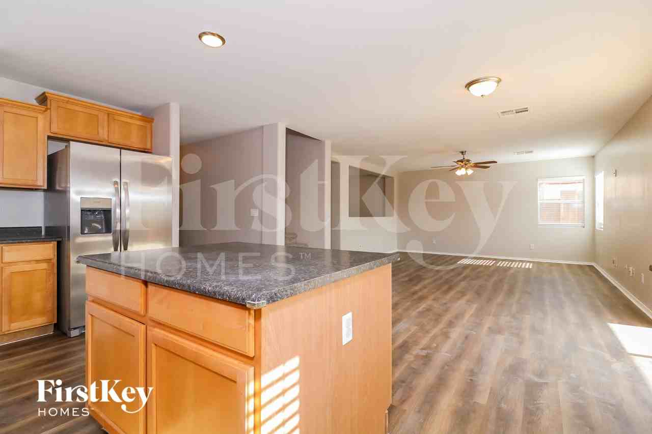 1411 S 222nd Ln - Photo 7 of 15