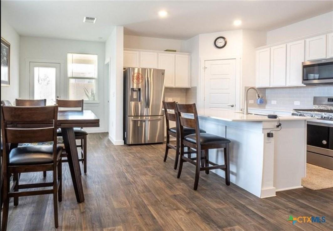 14020 Neskar Dr - Photo 4 of 43