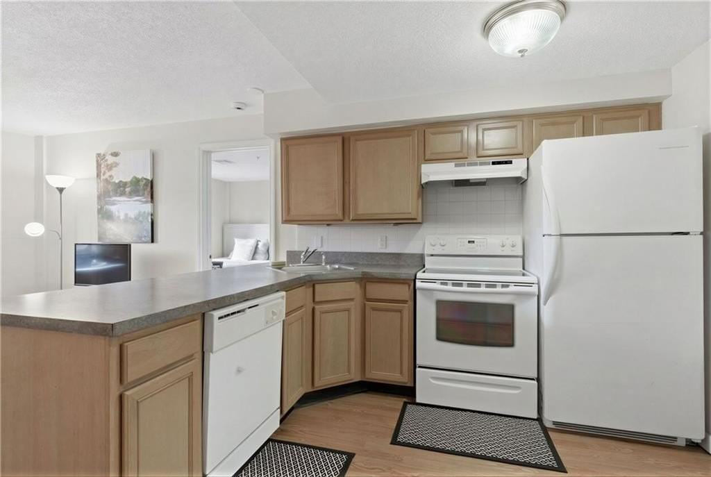 31 Devereux St Apt 207 - Photo 2 of 27