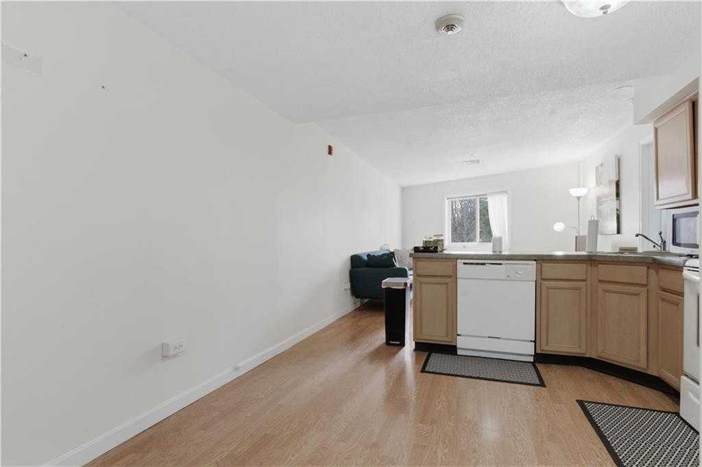 31 Devereux St Apt 207 - Photo 3 of 27