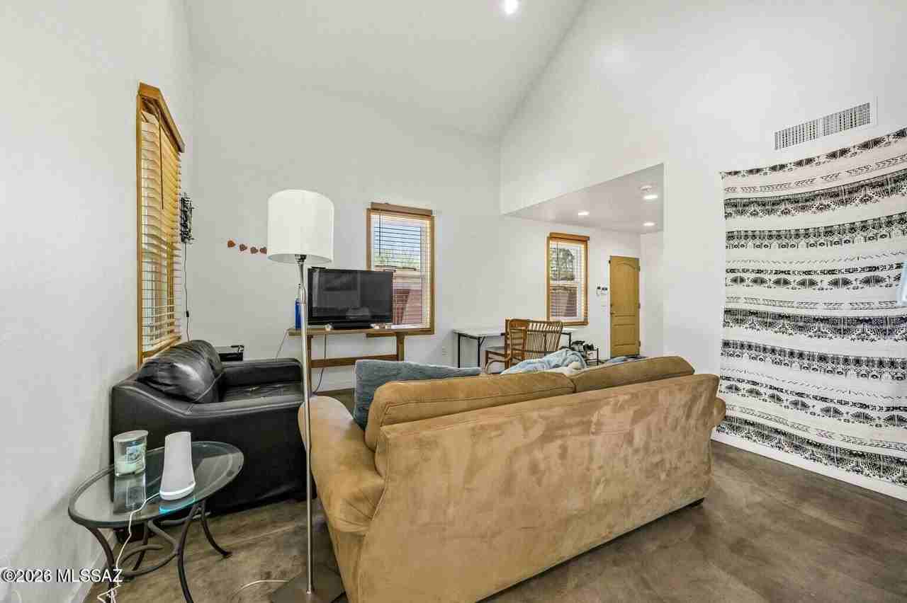 527 N Jacobus Ave - Photo 6 of 13