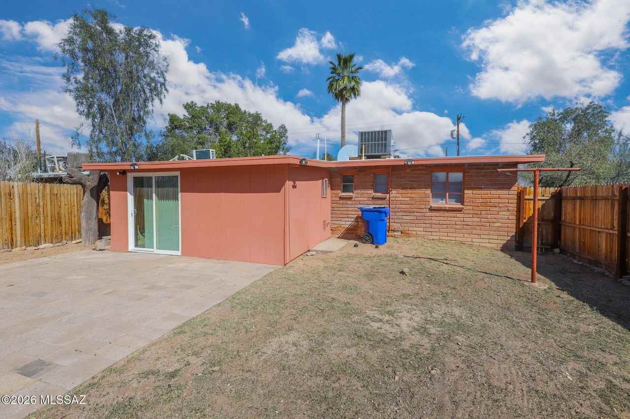 3550 E Blacklidge Dr