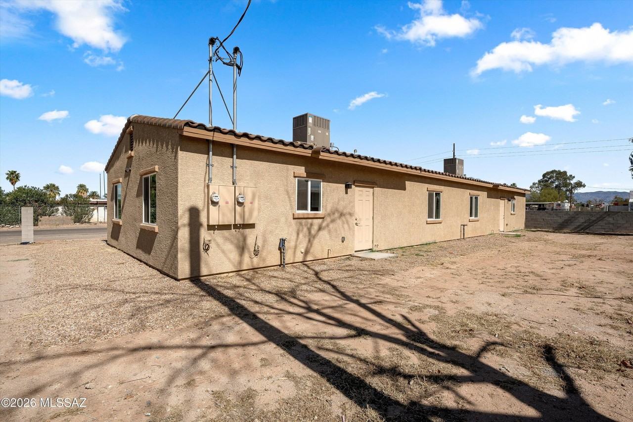 5405 S Masterson Ave Unit 2 - Photo 3 of 18