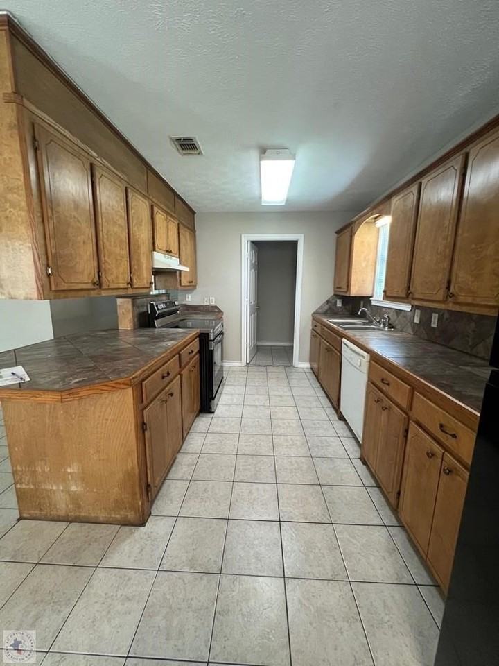 2841 Love Creek Dr - Photo 4 of 12