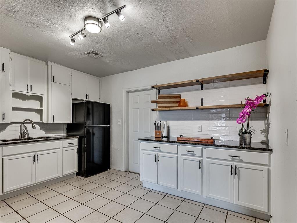1229 N Meta St - Photo 6 of 25