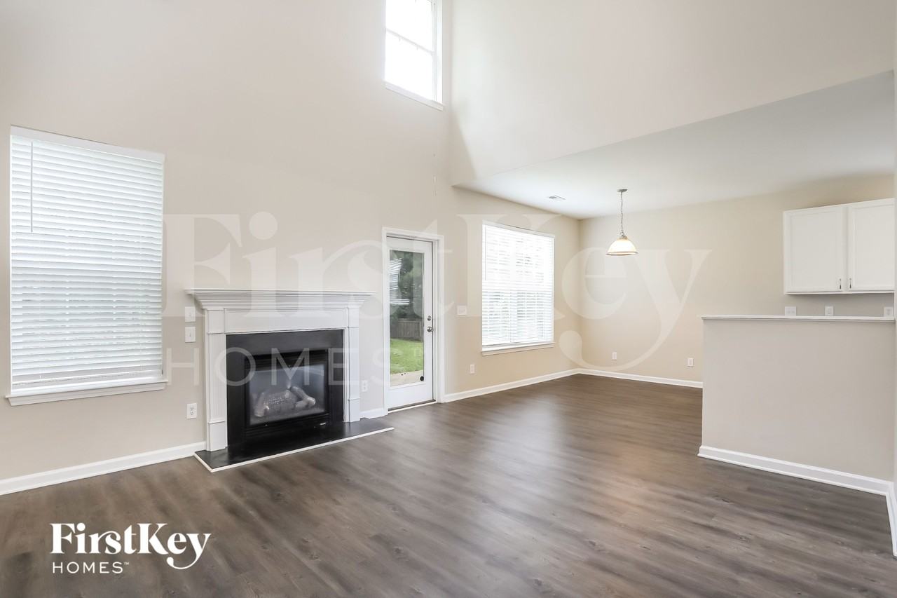 1104 Washhouse Ln - Photo 3 of 15