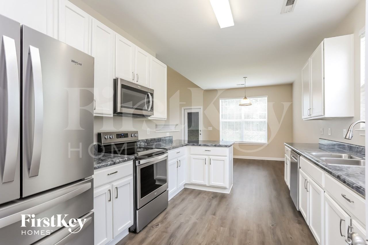 1104 Washhouse Ln - Photo 5 of 15