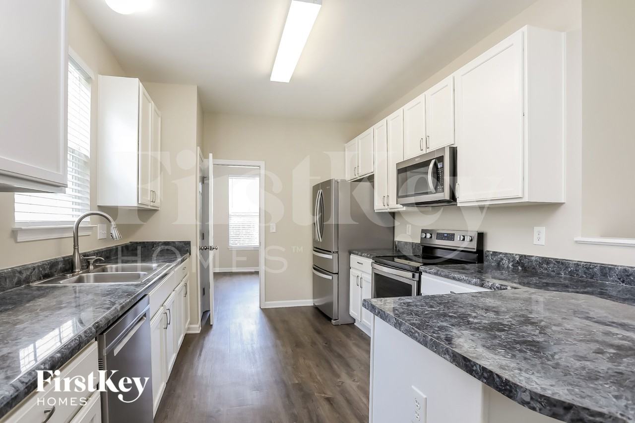 1104 Washhouse Ln - Photo 6 of 15