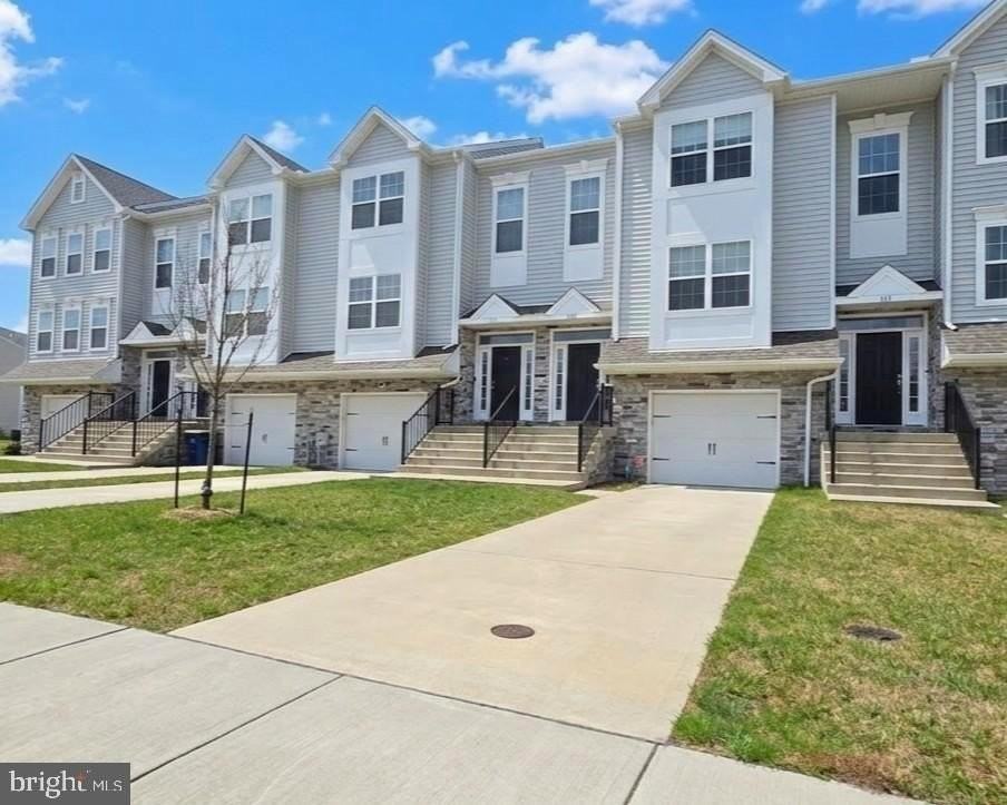 115 Lexington Pl - Photo 2 of 40