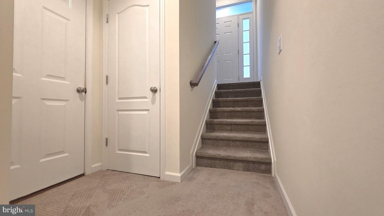 115 Lexington Pl - Photo 4 of 40