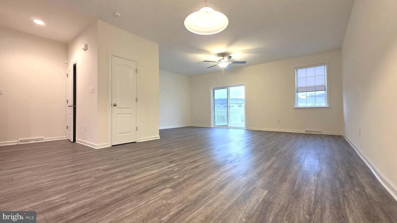 115 Lexington Pl - Photo 5 of 40