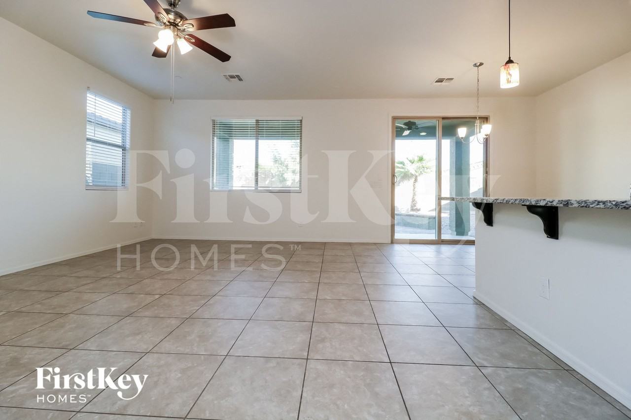 21280 W Coronado Rd - Photo 3 of 15