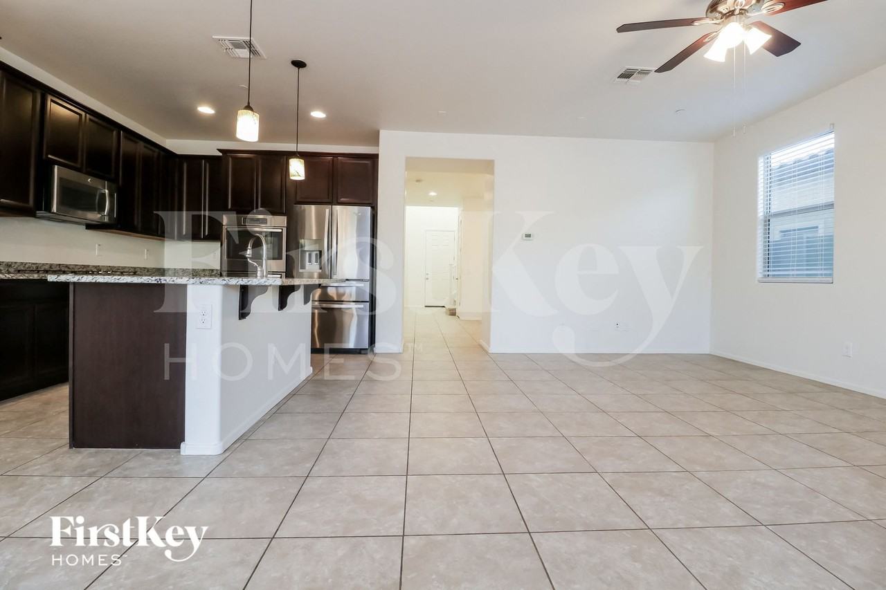 21280 W Coronado Rd - Photo 4 of 15