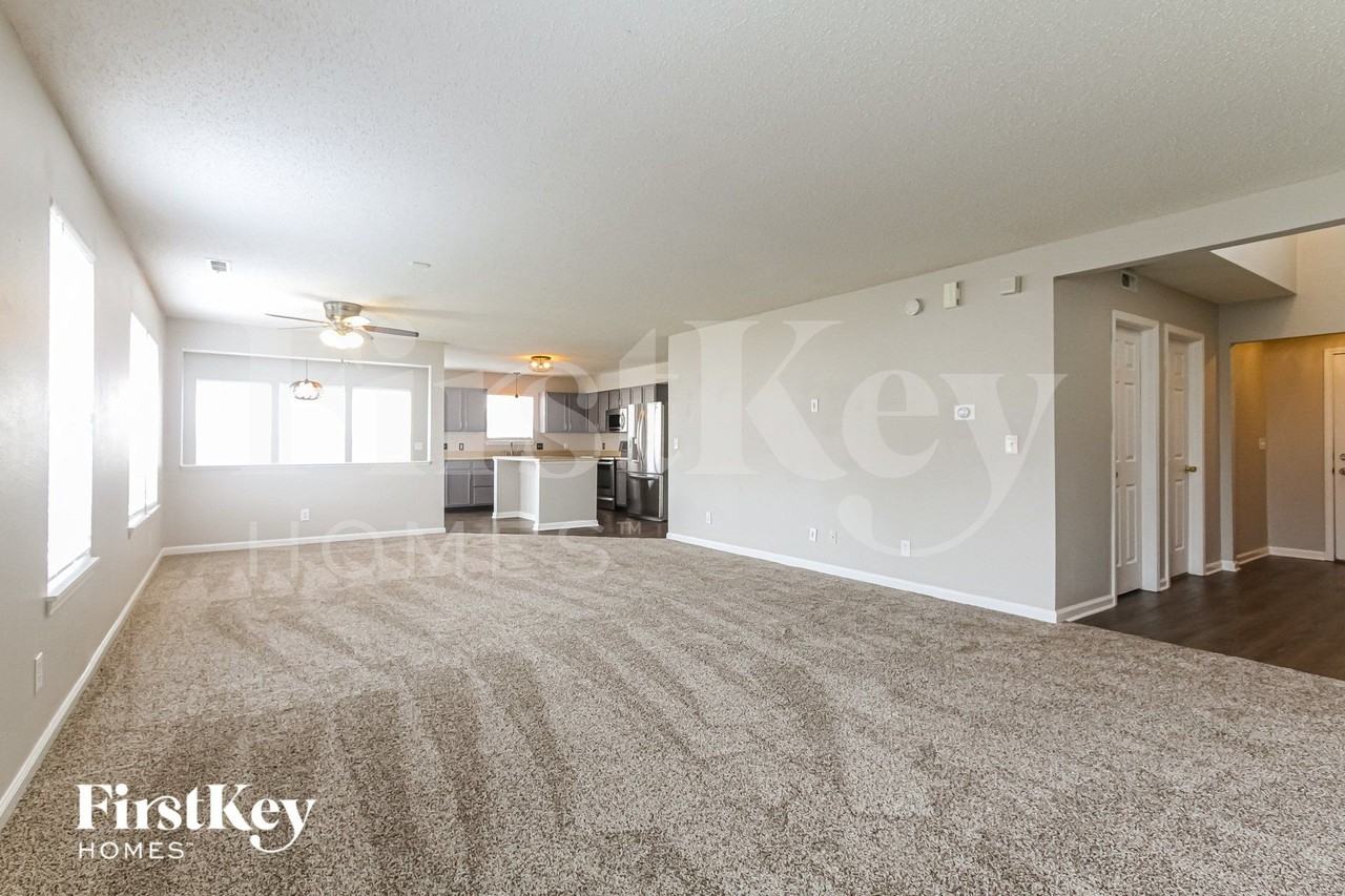 8114 Grove Berry Dr - Photo 2 of 15