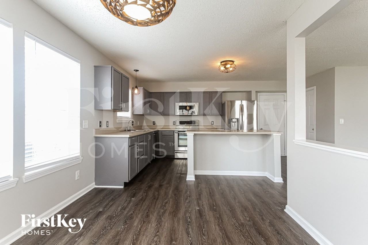 8114 Grove Berry Dr - Photo 4 of 15