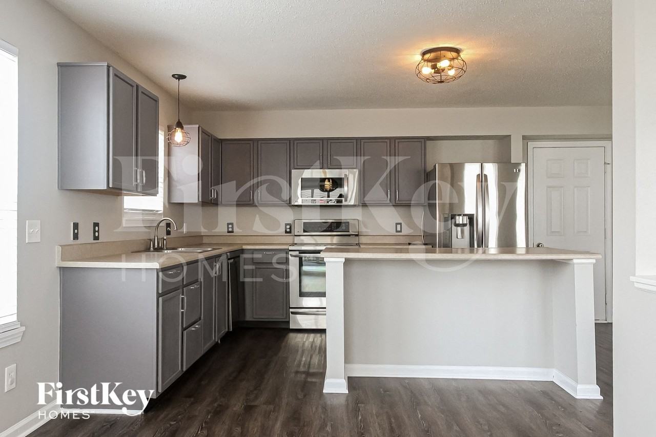 8114 Grove Berry Dr - Photo 5 of 15