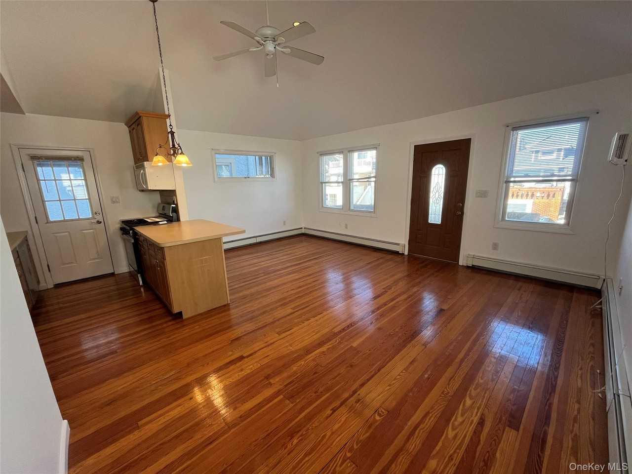 72 Georgia Ave - Photo 4 of 20