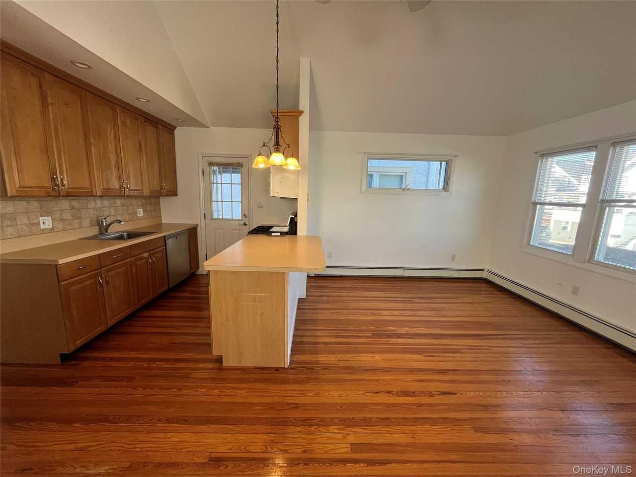 72 Georgia Ave - Photo 6 of 20