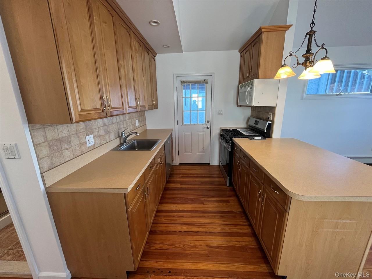 72 Georgia Ave - Photo 7 of 20