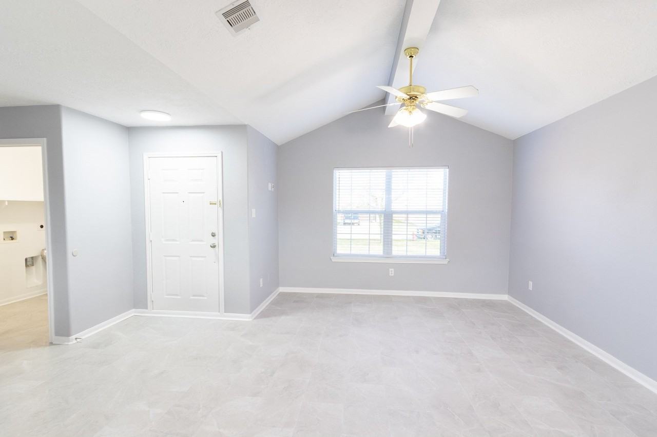 9107 Stingray Ct - Photo 3 of 27
