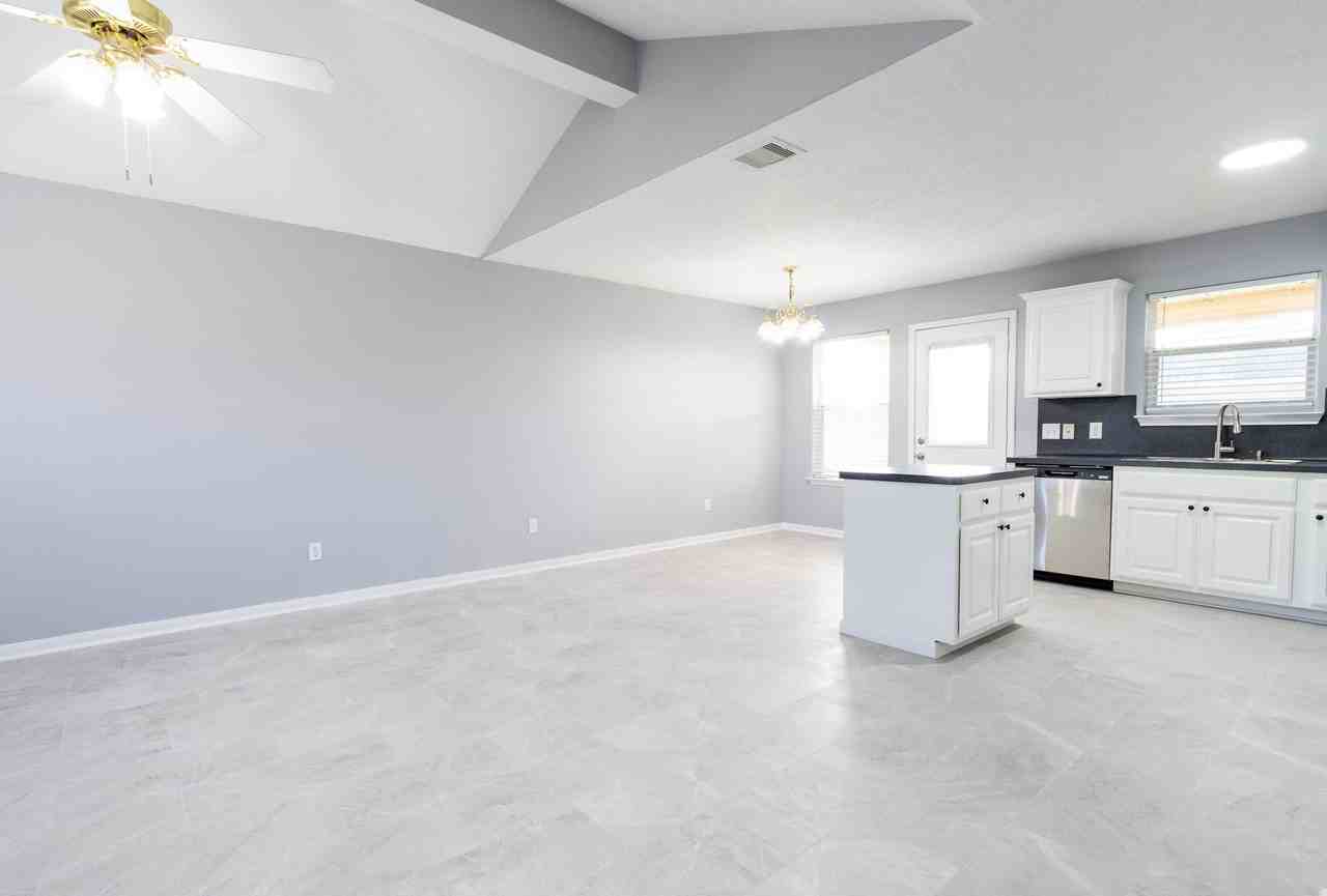 9107 Stingray Ct - Photo 6 of 27