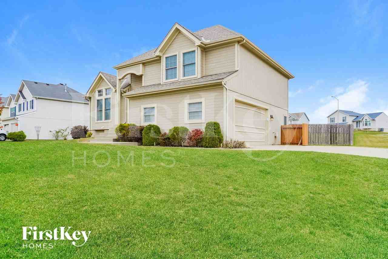 4012 Ne 82nd St - Photo 2 of 15