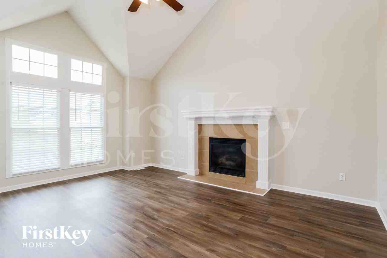 4012 Ne 82nd St - Photo 3 of 15