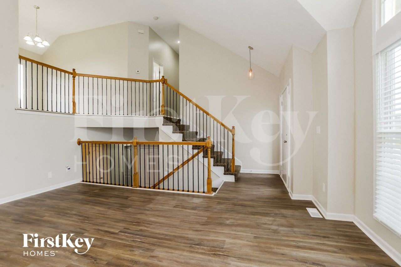 4012 Ne 82nd St - Photo 4 of 15