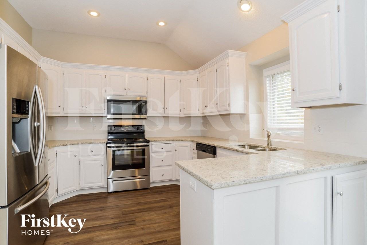 4012 Ne 82nd St - Photo 5 of 15