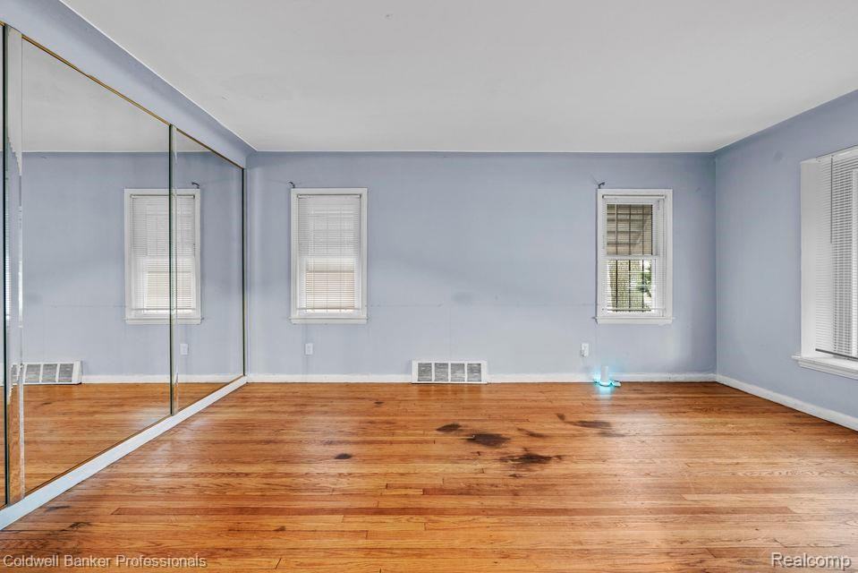 19412 Sussex St - Photo 3 of 36