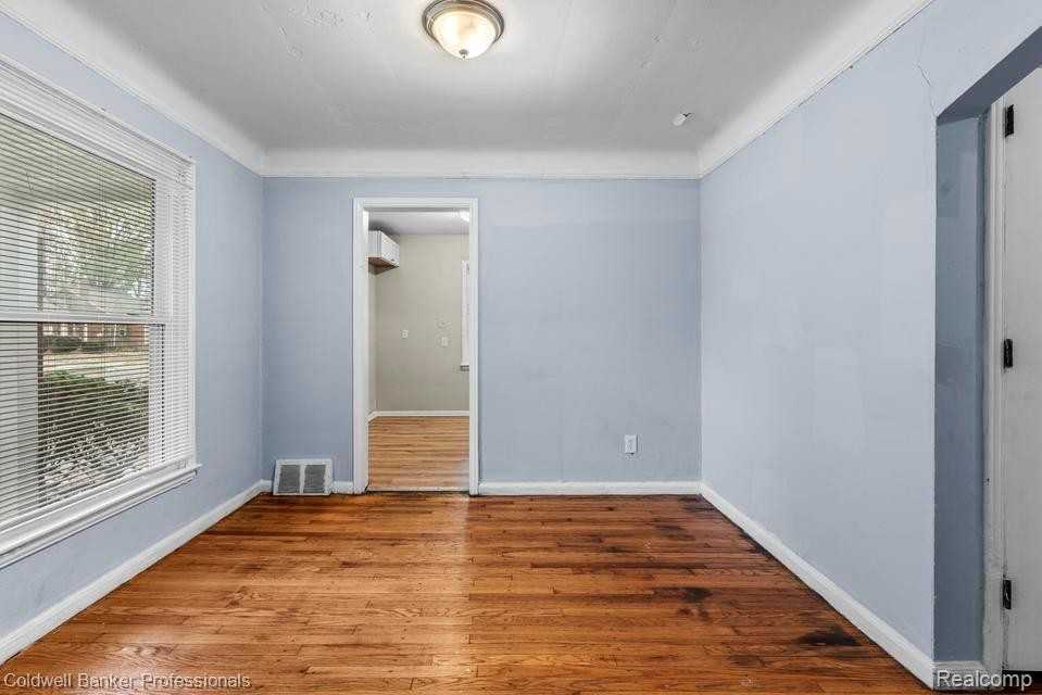 19412 Sussex St - Photo 6 of 36