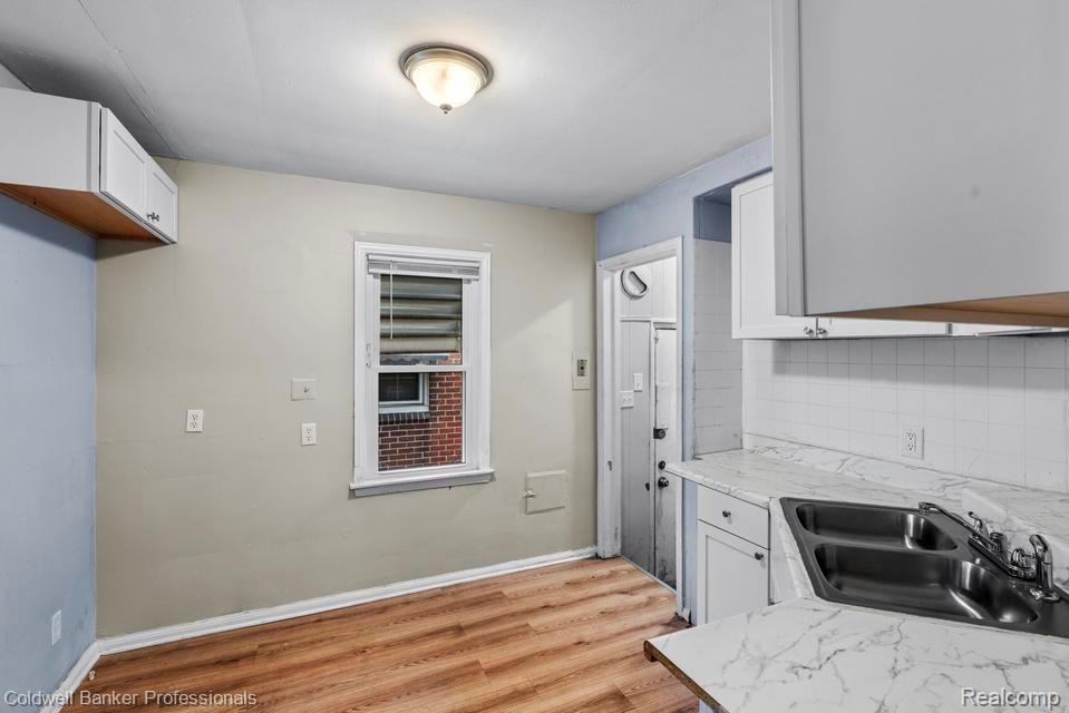 19412 Sussex St - Photo 7 of 36