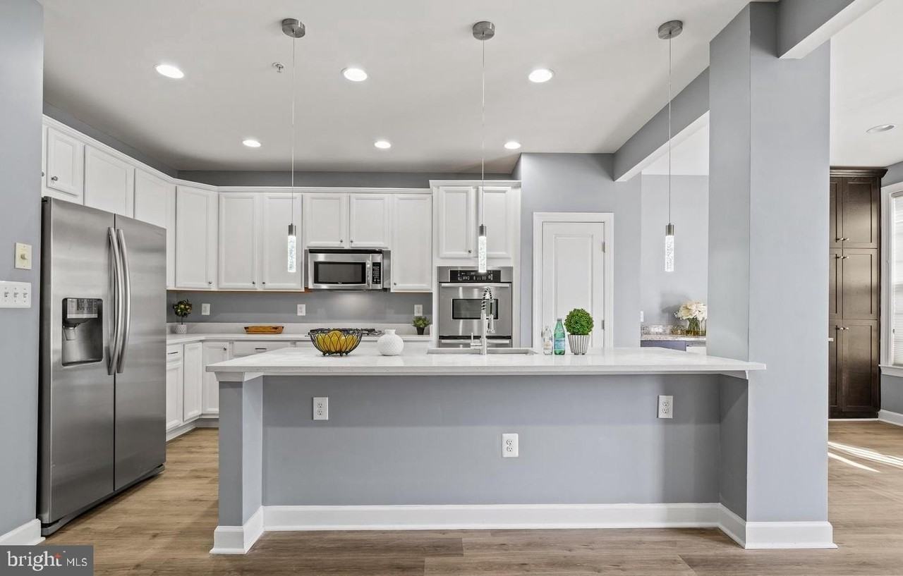 7704 Water St - Photo 2 of 29