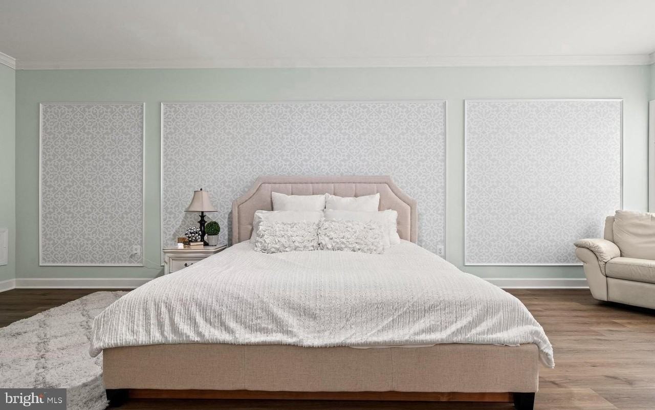 7704 Water St - Photo 5 of 29