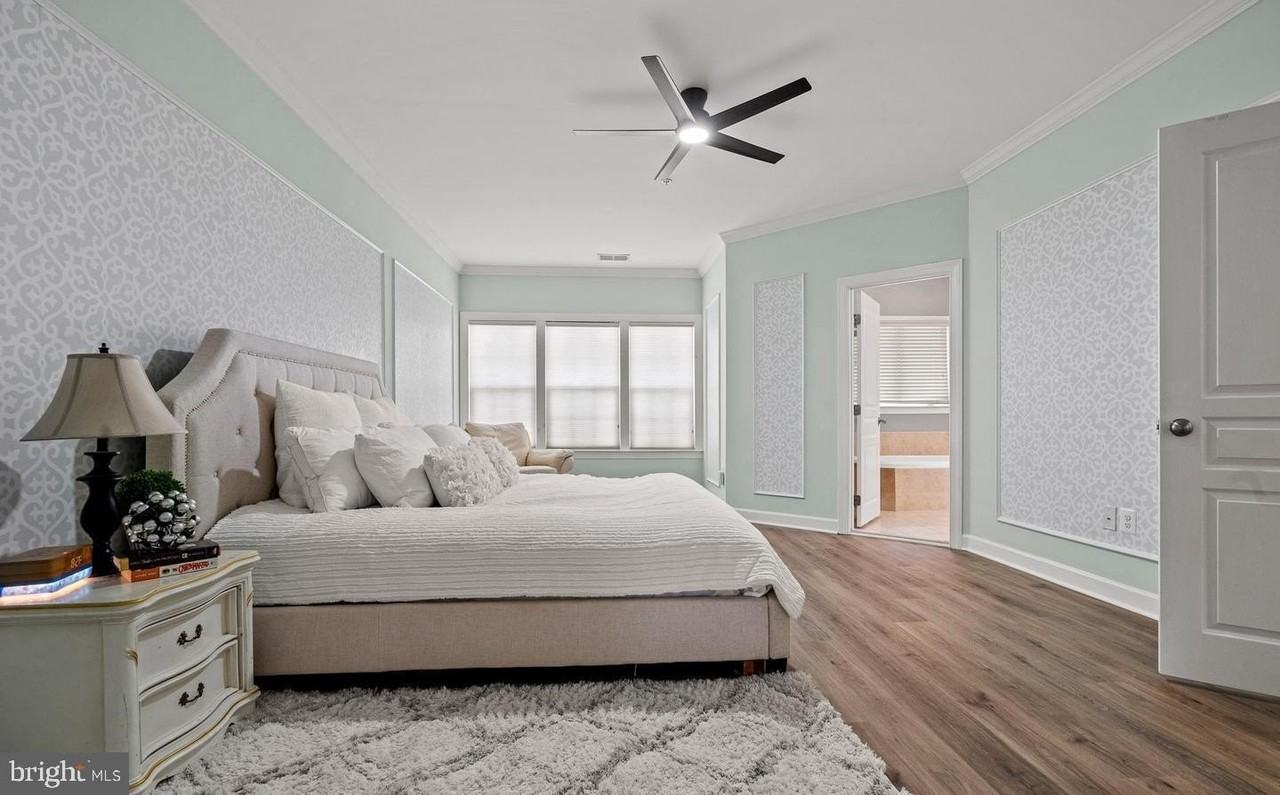 7704 Water St - Photo 6 of 29