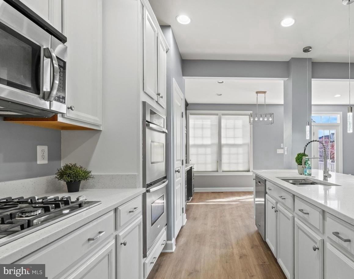 7704 Water St - Photo 7 of 29