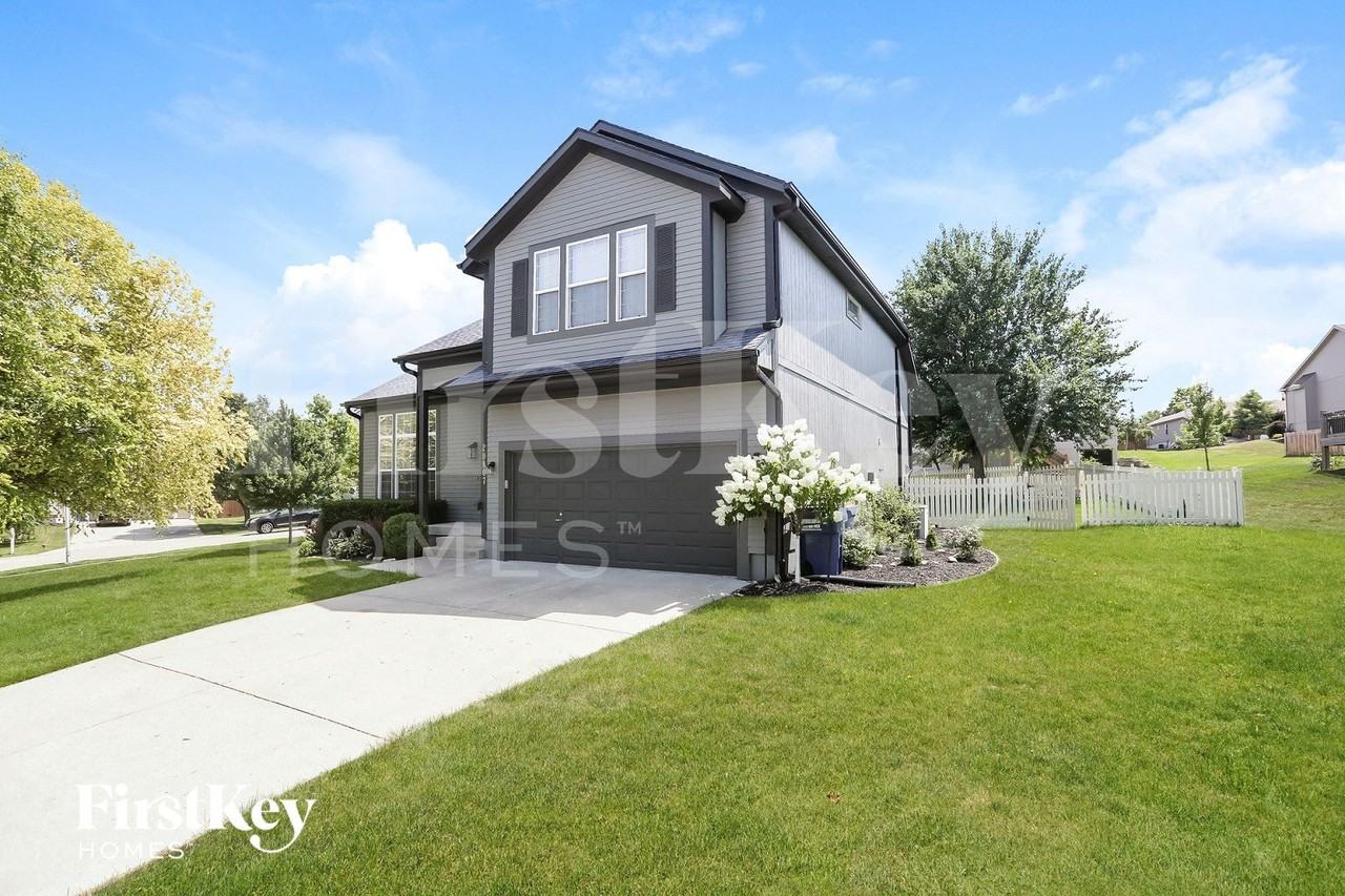 20807 W 72nd St - Photo 2 of 15