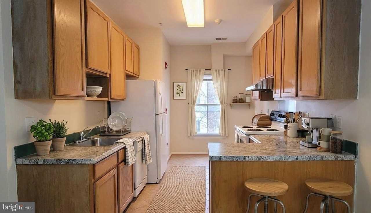 356 Main St Apt 300 - Photo 3 of 23