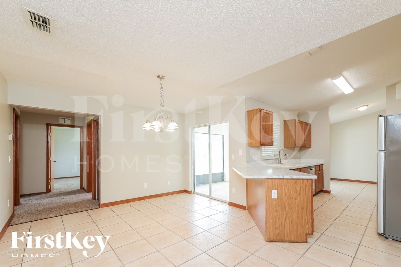 329 Edgewood Ct - Photo 5 of 18